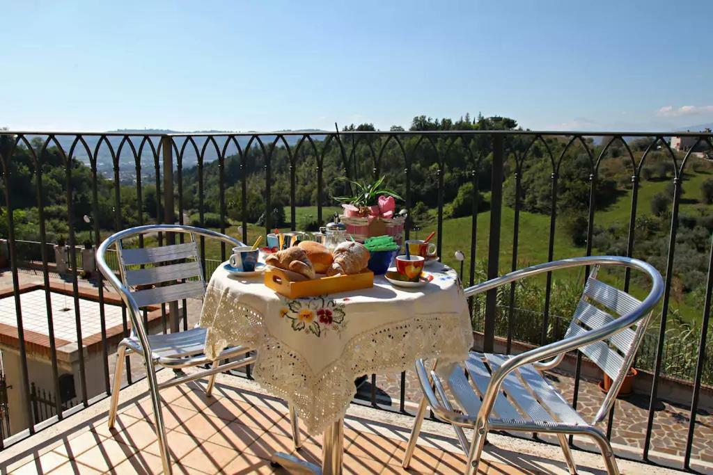 Отель A Casa Di Desideria Монсамполо-дель-Тронто Экстерьер фото